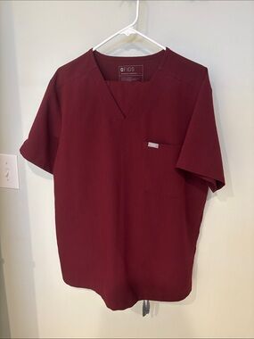 Figs Men's V-Neck Top - Burgundy